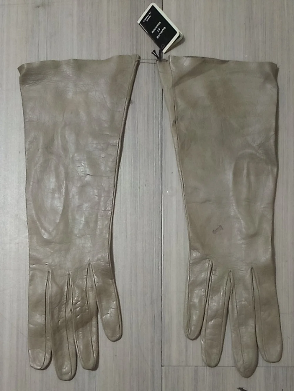 🌁 NWT: ROGER FARE'; VINTAGE (DEADSTOCK) PARIS KIDSKIN LTH. GLOVE. BIEGE/7 1/4.